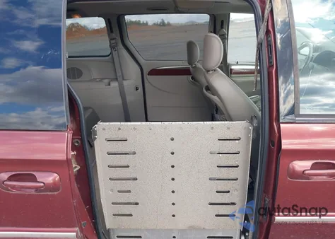 2007 Chrysler Town & Country Touring from USA, damaged, VIN 2A4GP54L37R191967